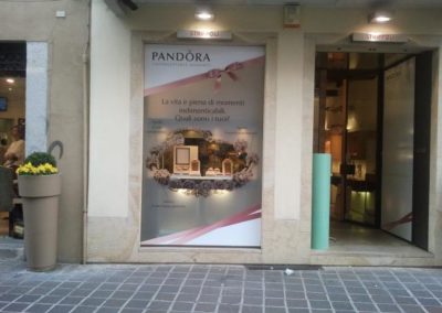 387858_322991304377793_1530656625_n